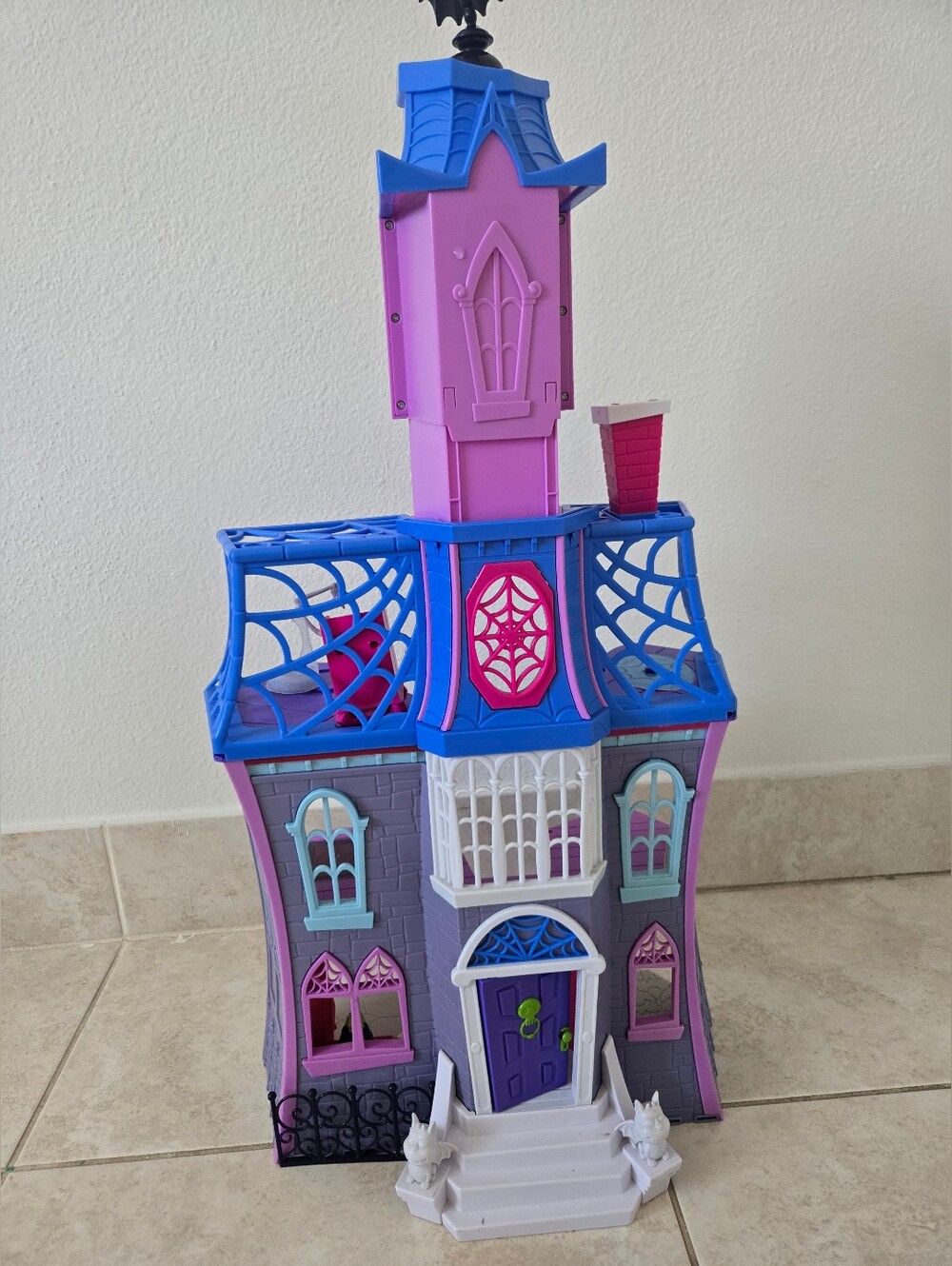Disney Jr Vampirina Scare B&B Dollhouse Mansion Castle Playset